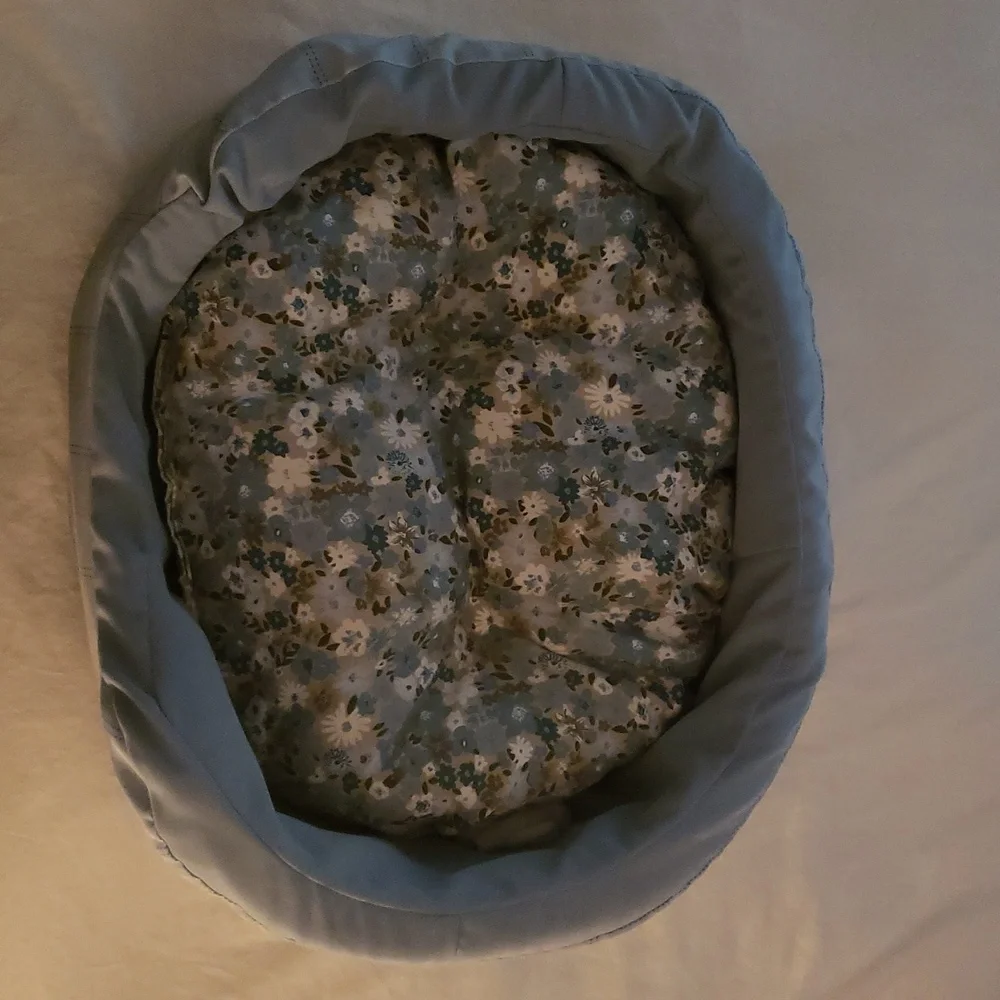 Boots & Barkley Plaid Pet Bed - Preloved